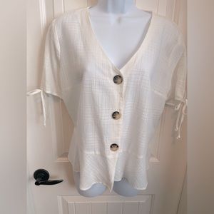 By & By NWT Off White Peplum Top